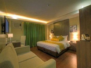 Astoria Greenbelt Hotel 3*